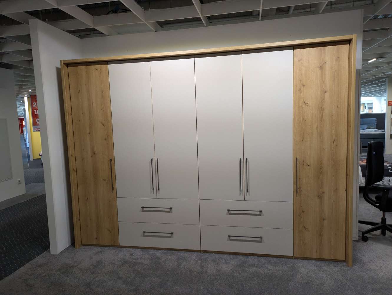 Kleiderschrank