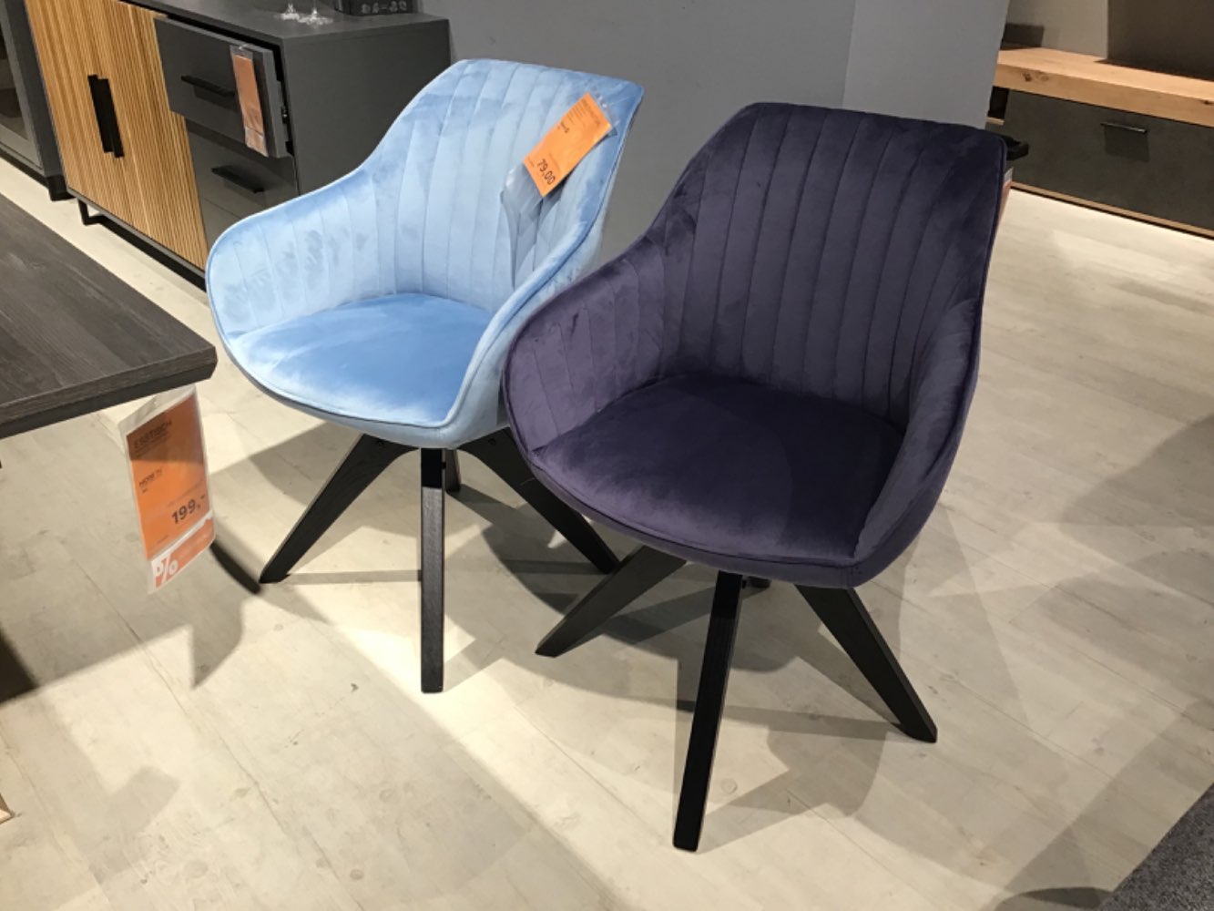 XXXLutz Ausstellungsstück Möbel Armlehnstuhl Chill blau / lila