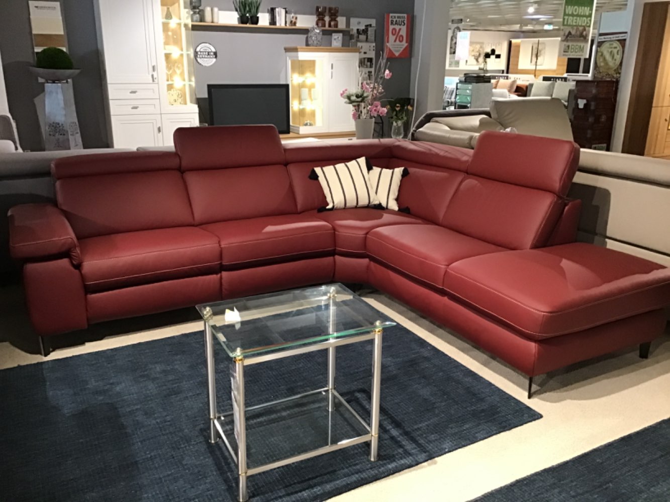 Rote,Echte Ledergarnitur mit Relaxfunktion und hetzen Ziernähten