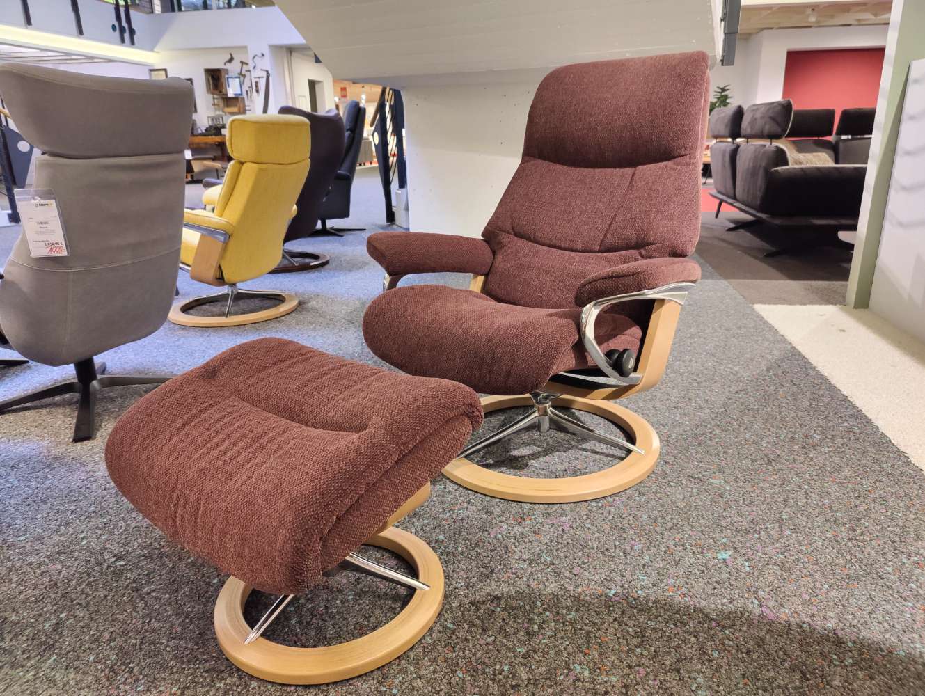 STRESSLESS – Sessel + Hocker – VIEW – M – Signature