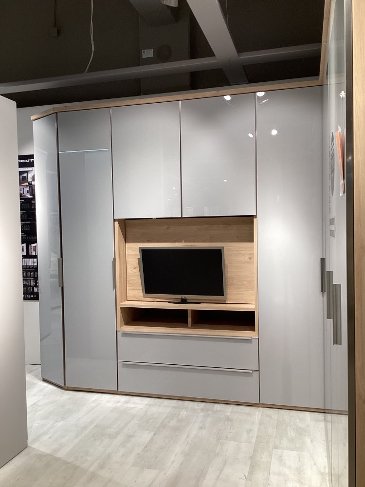 Kleiderschrank