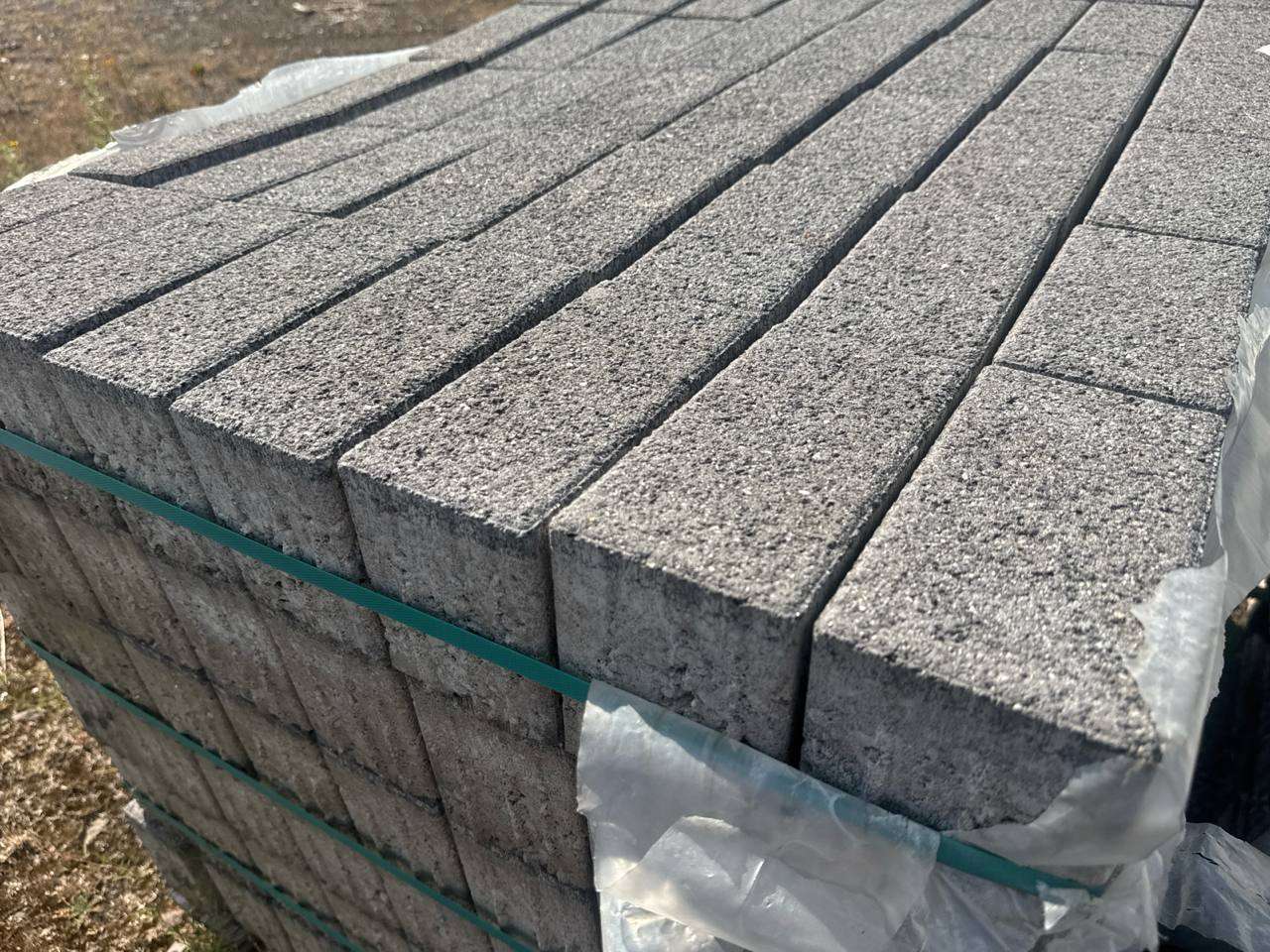 Vianova Pflaster 20x10x12 cm basananthrazit kugelgestrahlt (Restposten)