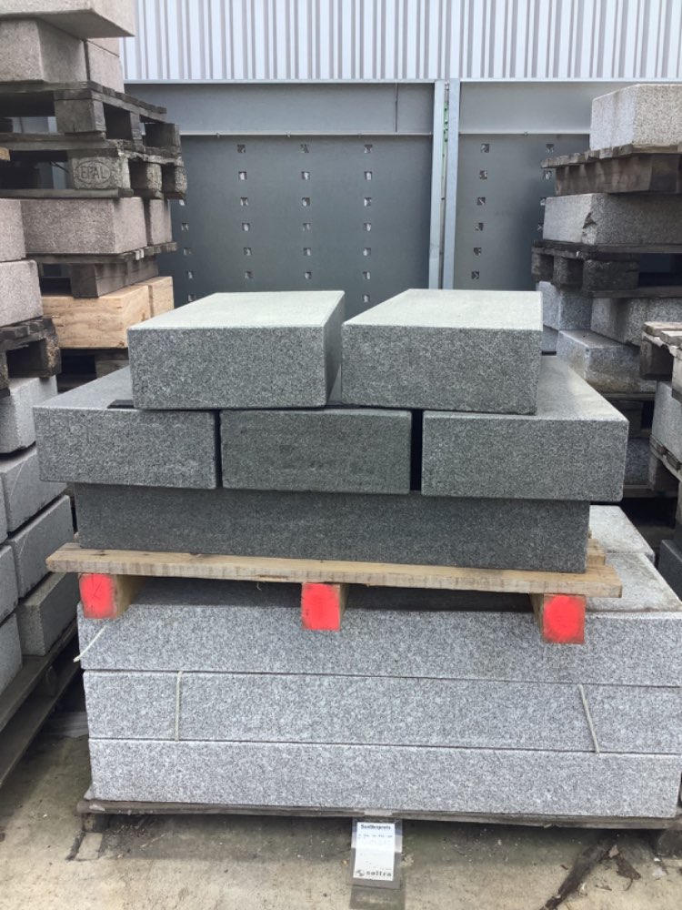 ⭐️ SONDERPOSTEN ⭐️ – Blockstufen, Gabbro, 15x35x80cm, anthrazit