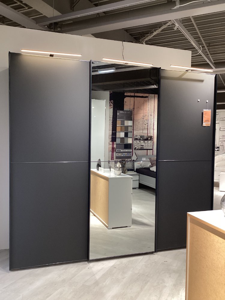 Schwebetürenschrank