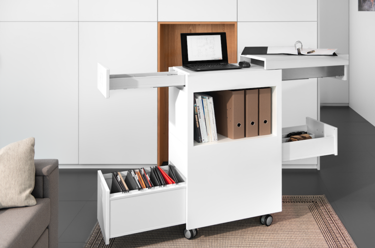 Schreibtisch für Homeoffice mit viel Stauraum und Funktionen