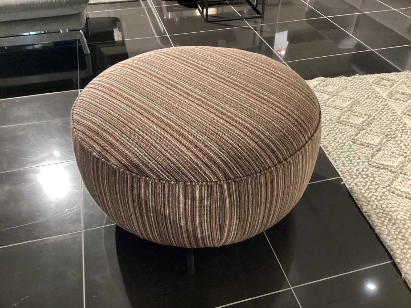 Hocker 8170 Characters