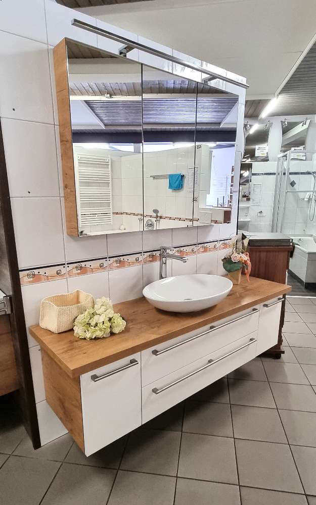 Ausstellungsstück Badmöbelwand Bad 47