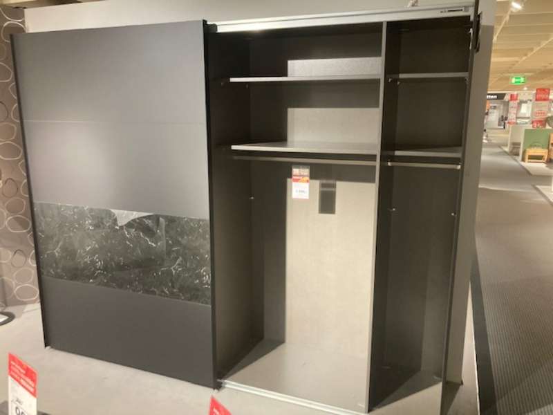 Schwebetürenschrank