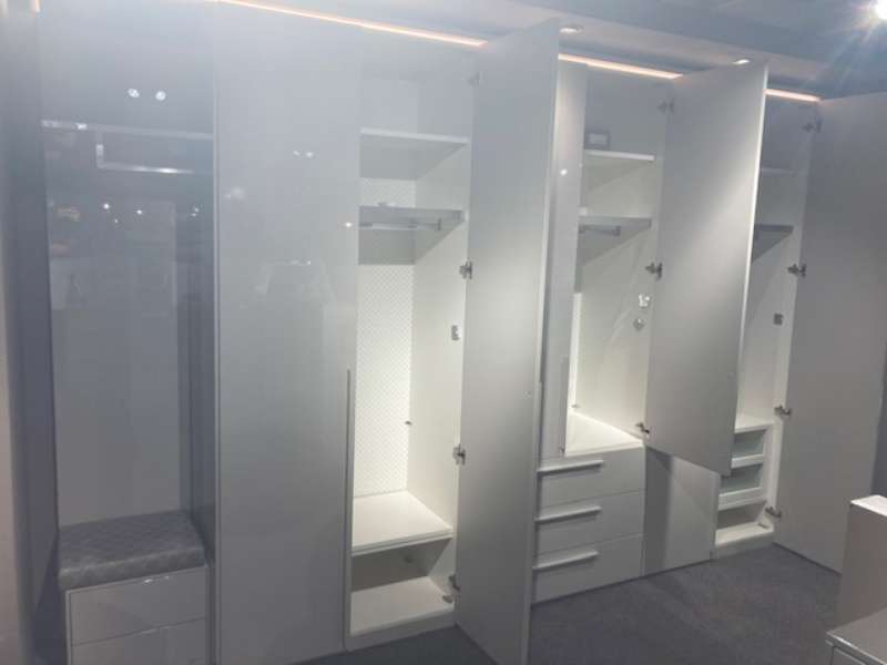 Drehtürenschrank