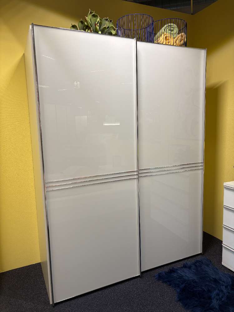 Schwebetürenschrank