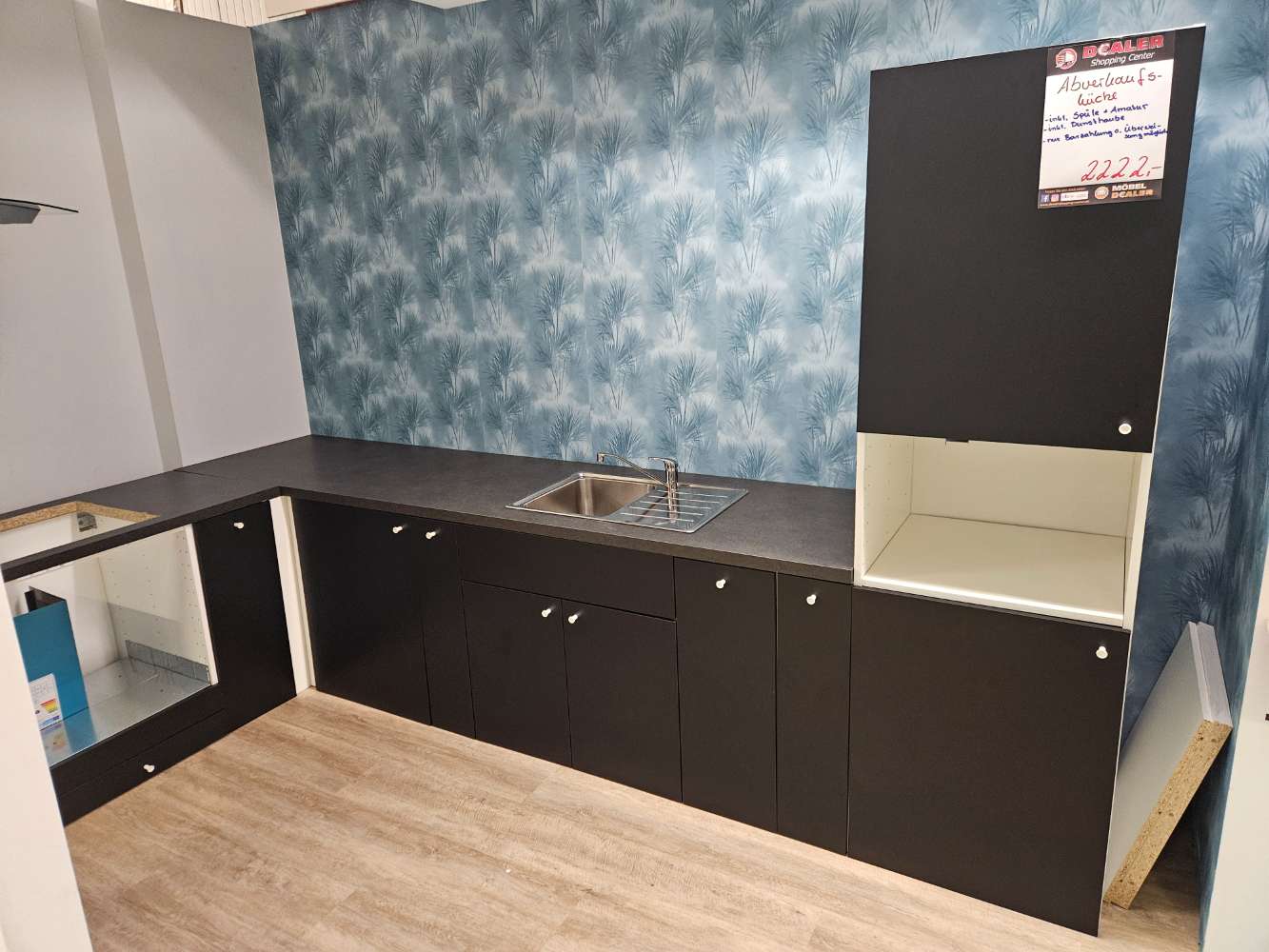 Küche Abverkaufsküche in Schwarz statt 3800€