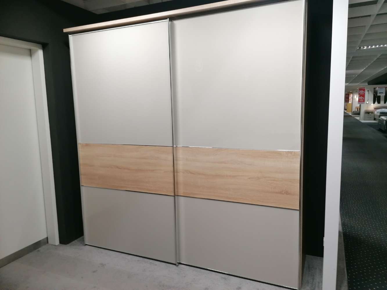 Schwebetürenschrank