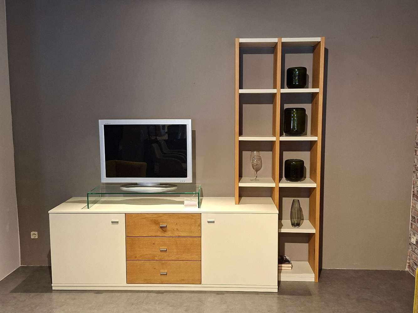 Wohnwand – TV-Lösung