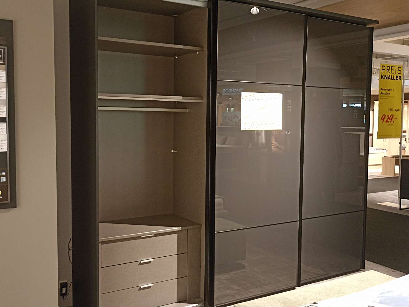 Kleiderschrank