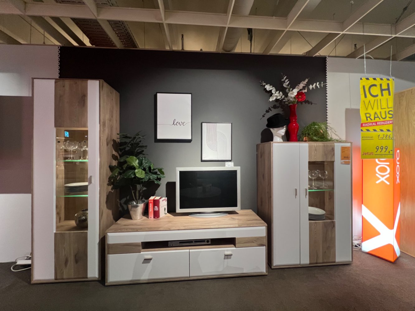 WOHNWAND EICHE / WEIß INKL. BELEUCHTUNG