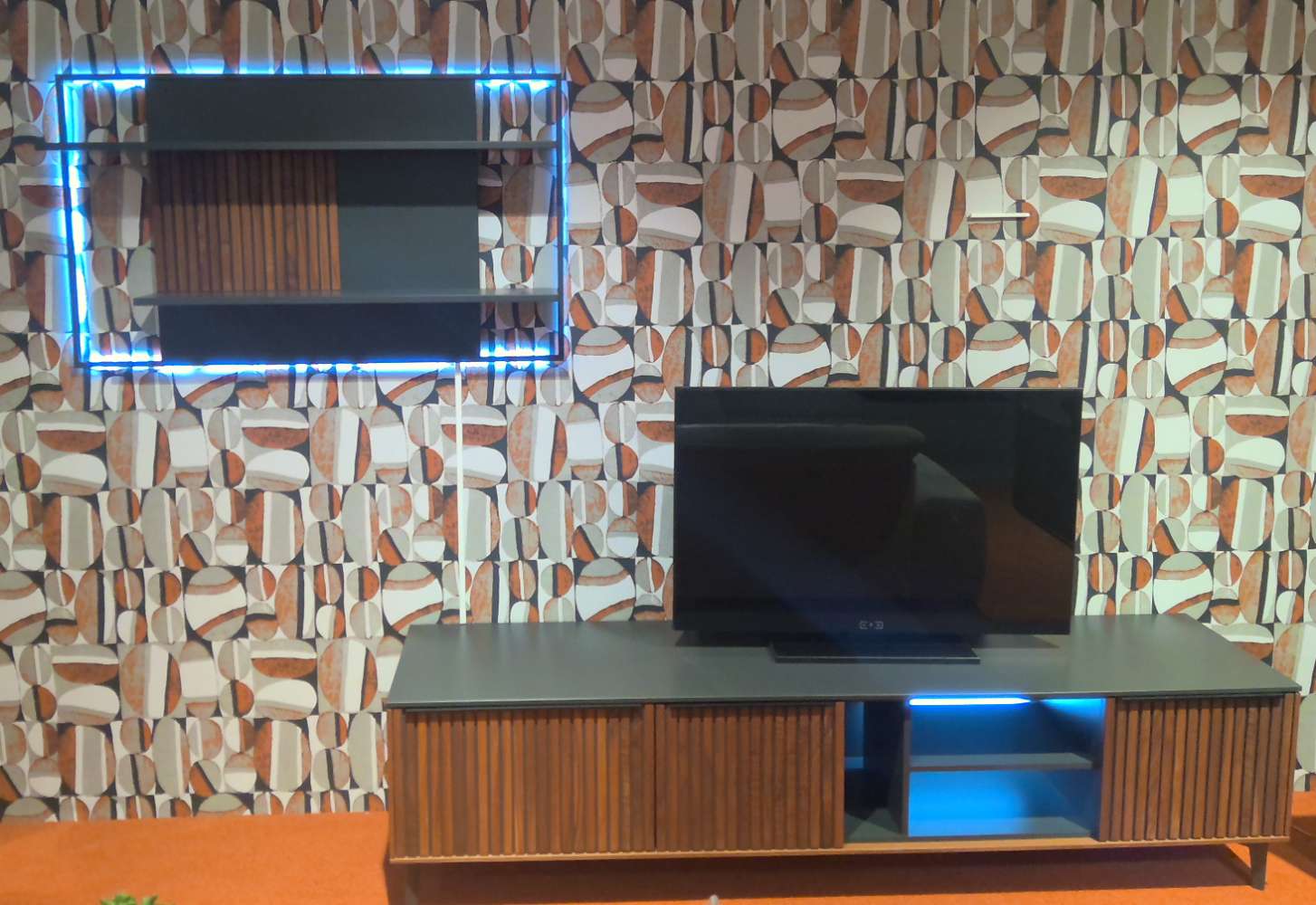 Wohnwand mit Beleuchtung