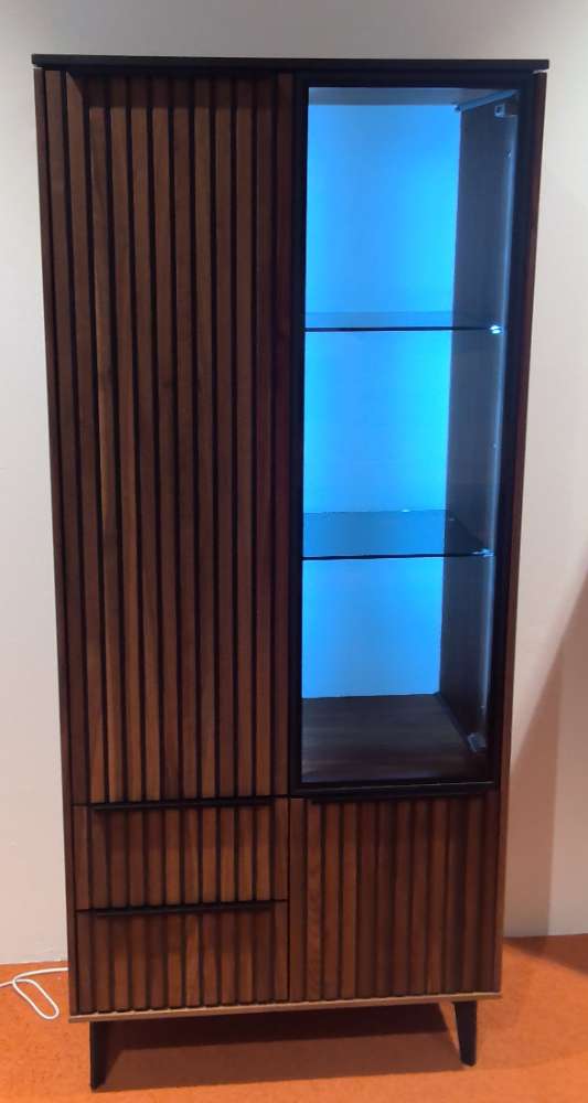 Vitrine mit Beleuchtung, massives Nussbaumholz