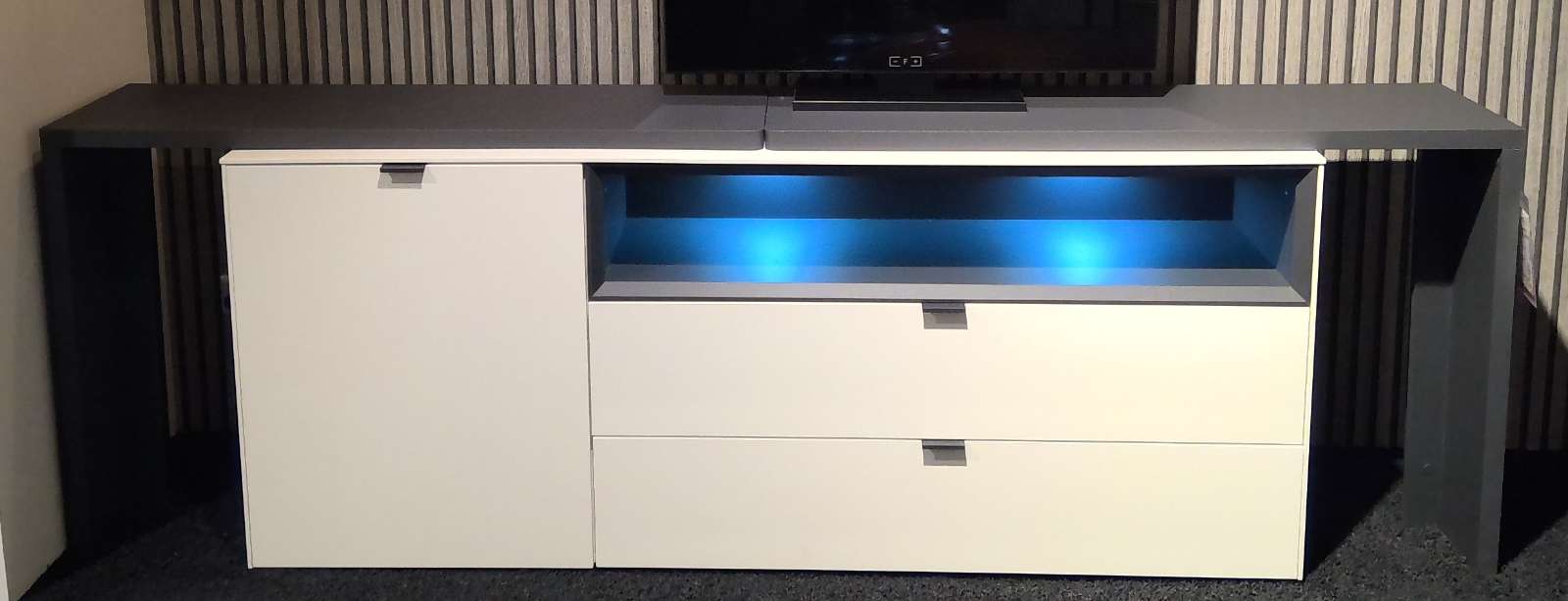 Sideboard mit Beleuchtung