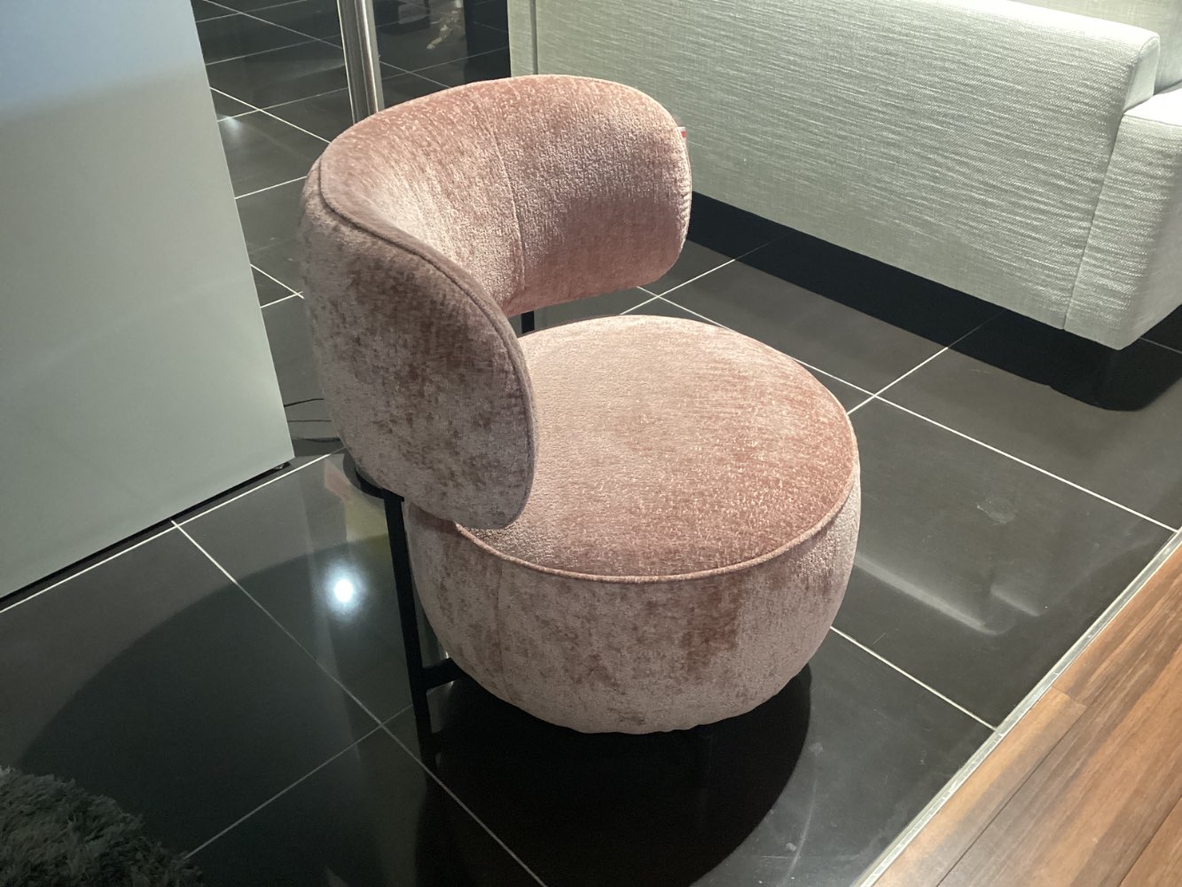 Sessel „Characters“, Orig. Joop!, Stoff rose, drehbar