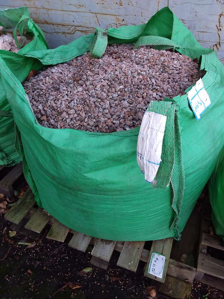 Granitsplitt 8-16 rot-grau Naturstein Beet Seltra Outlet