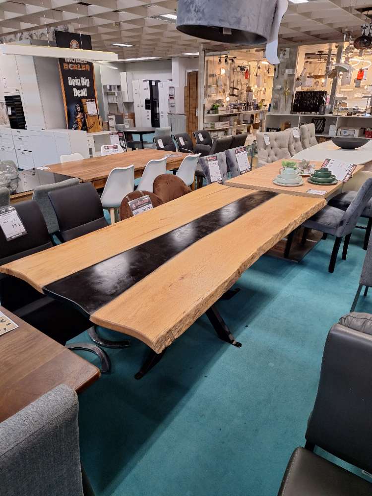 Esstisch Eiche massiv Baumkante mit Epoxidharz Unikat