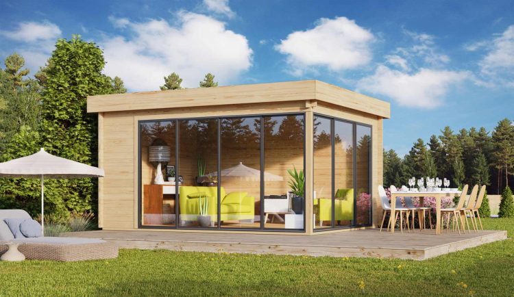 Modernes Gartenaus aus Holz mit großen Fensterfronten