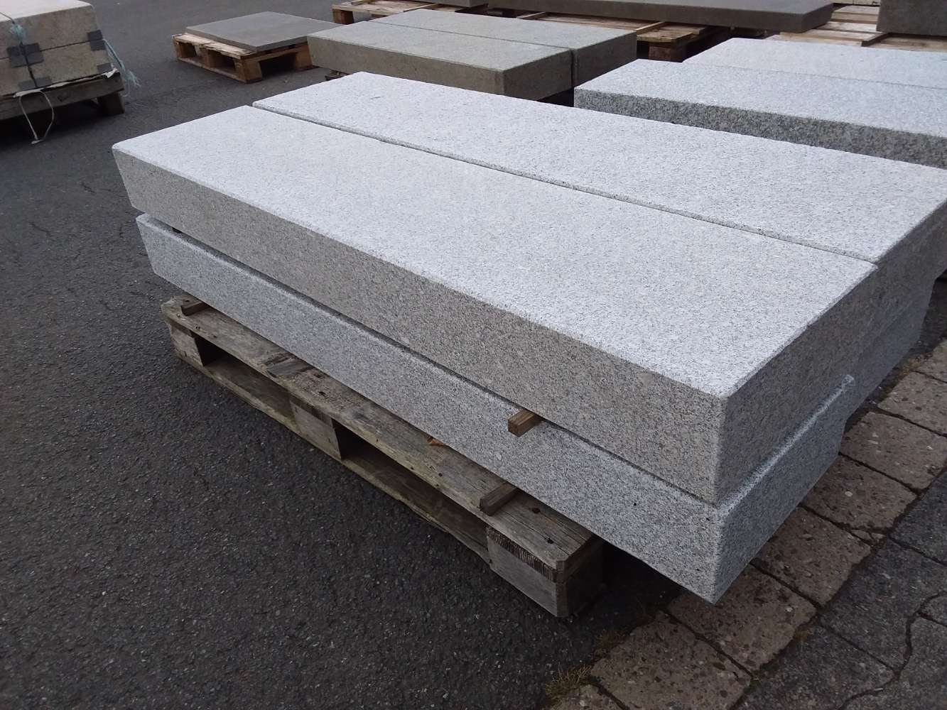 Blockstufen  Granit 15x35x150 grau Naturstein Outlet Seltra