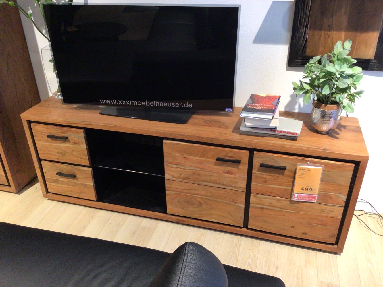 Möbel TV Element Akazie massiv 175cm Breite XXXLutz Hirschaid