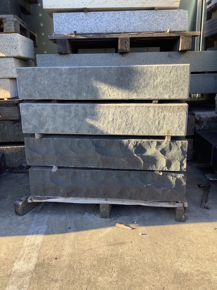 ⭐️ SONDERPOSTEN ⭐️ – Blockstufen, Basalt, 15×34-36x80cm