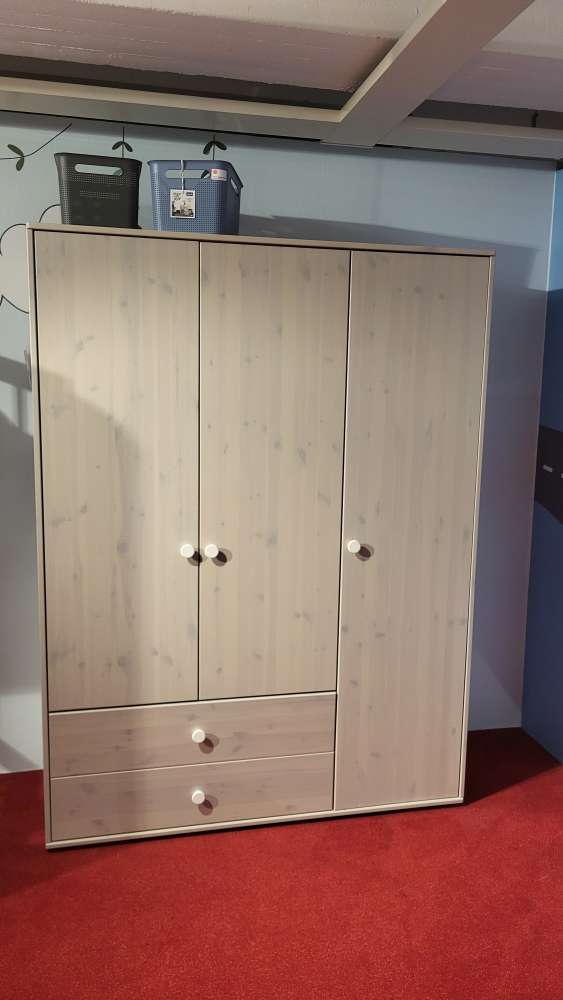 Kleiderschrank