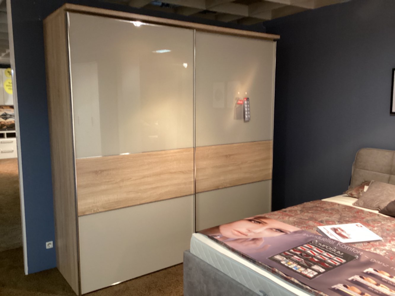 Schwebetürenschrank