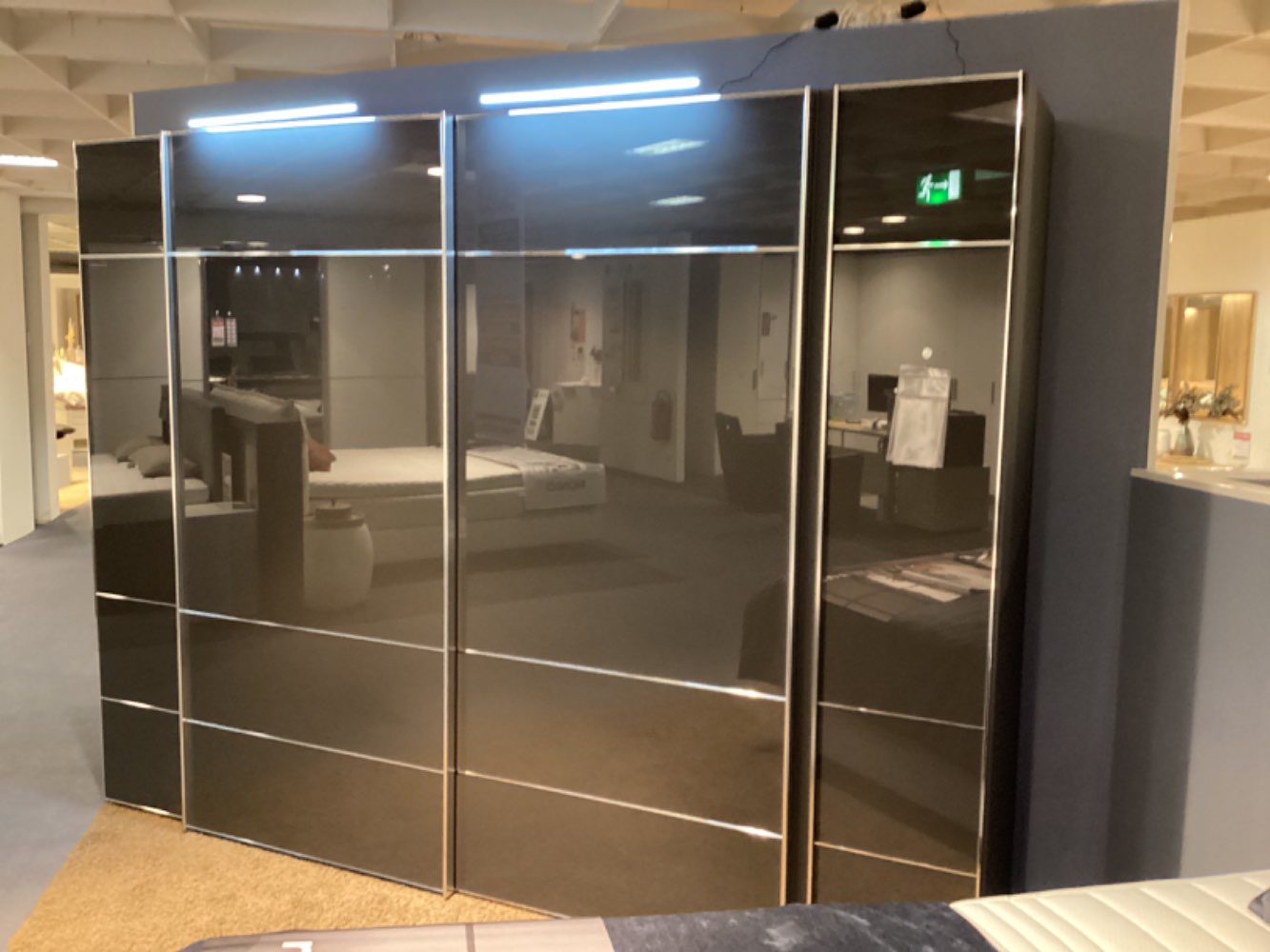 Dreh-/Schwebetürenschrank