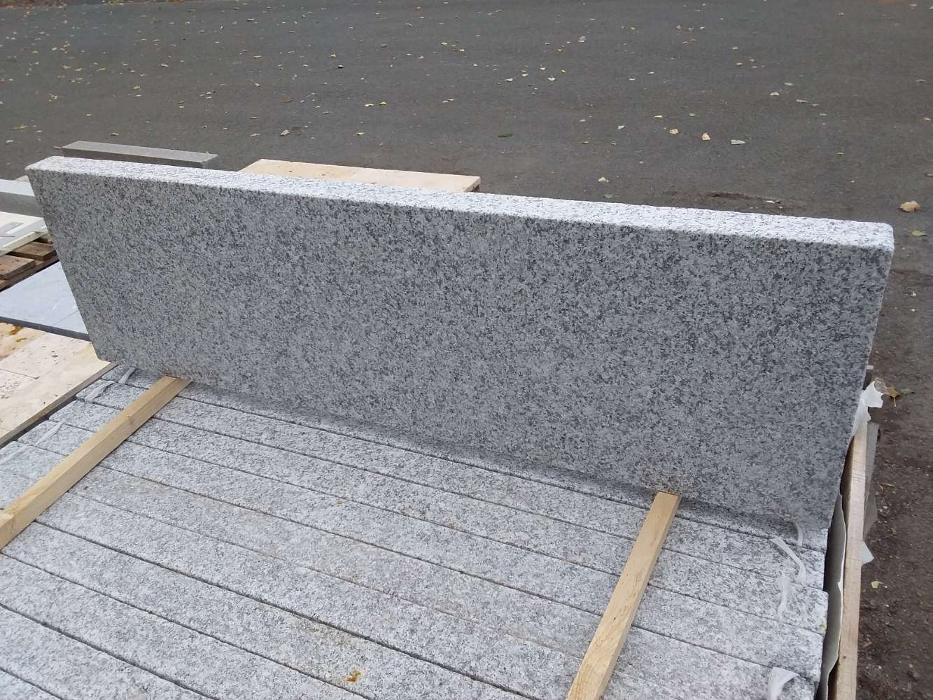 Granit Randstein 5x30x100 Naturstein Rasenkante Palisade Seltra