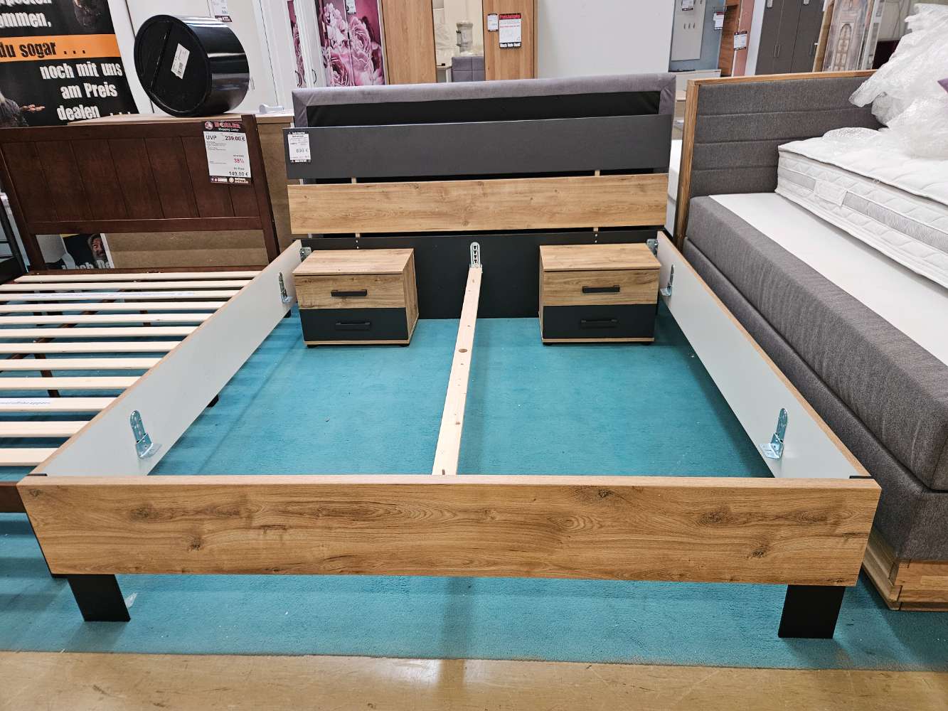 Bettanlage Wildeiche inkl. 2 Nachtschränke statt 1499€