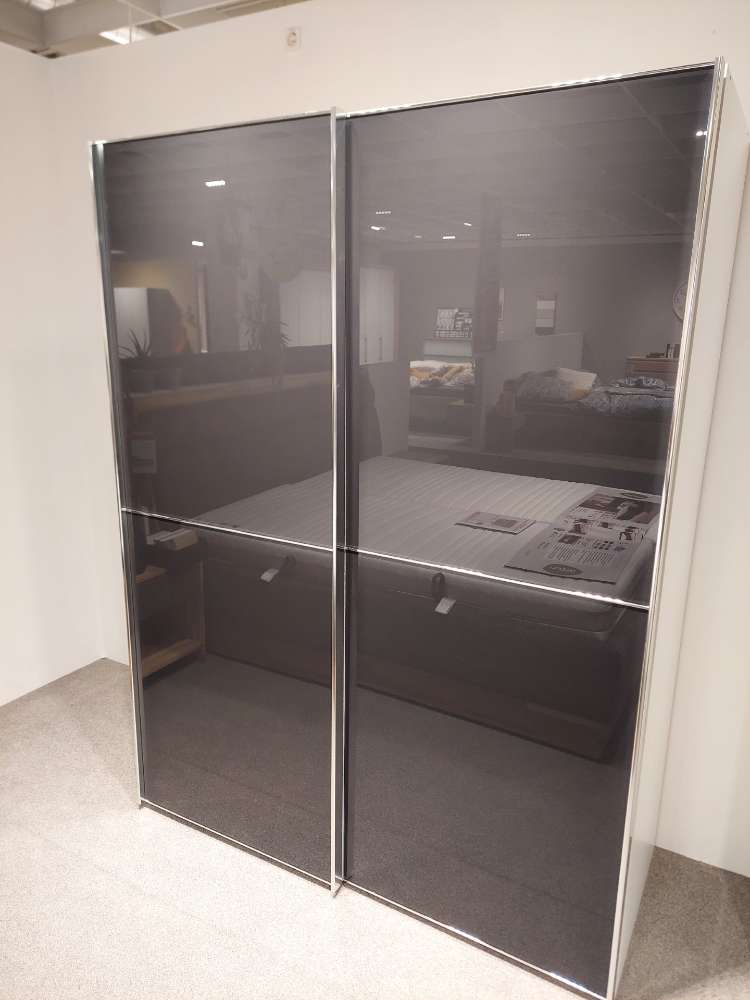 Schwebetürenschrank