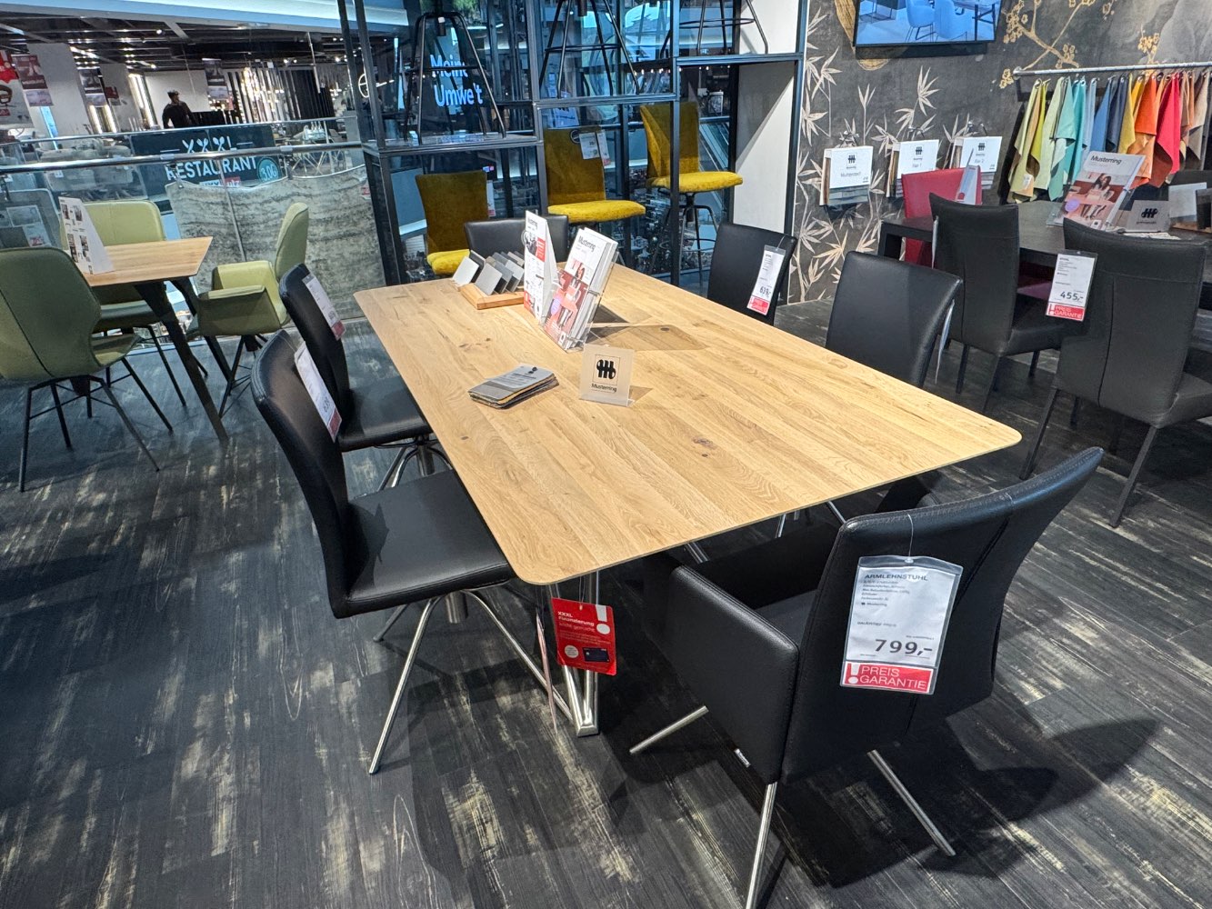 XXXLutz Ludwigsburg, Essgruppe, Musterring, Eiche , leder