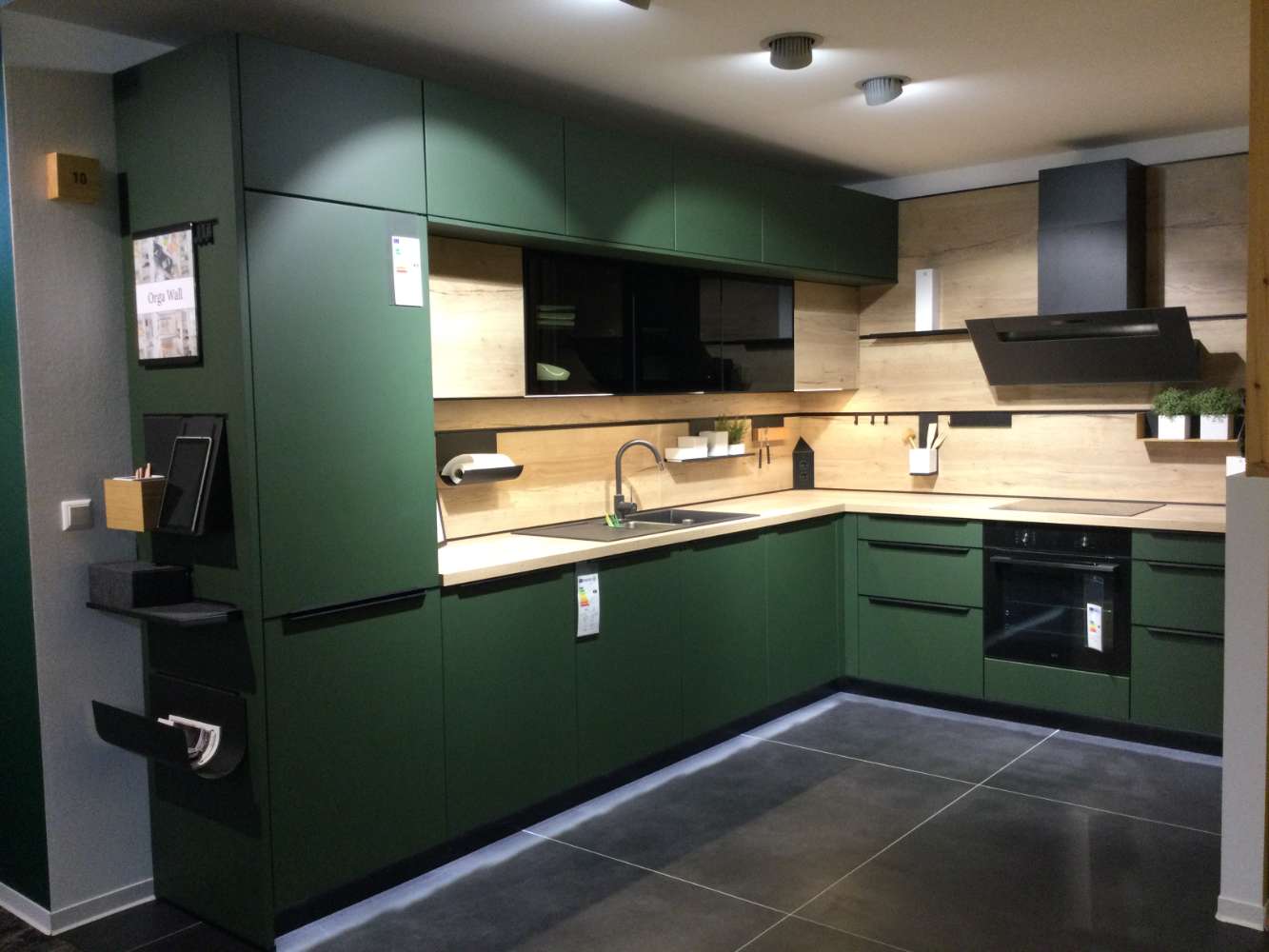 Schüller Siena L-Küche Waldgrün samtmatt Alteiche NB provence