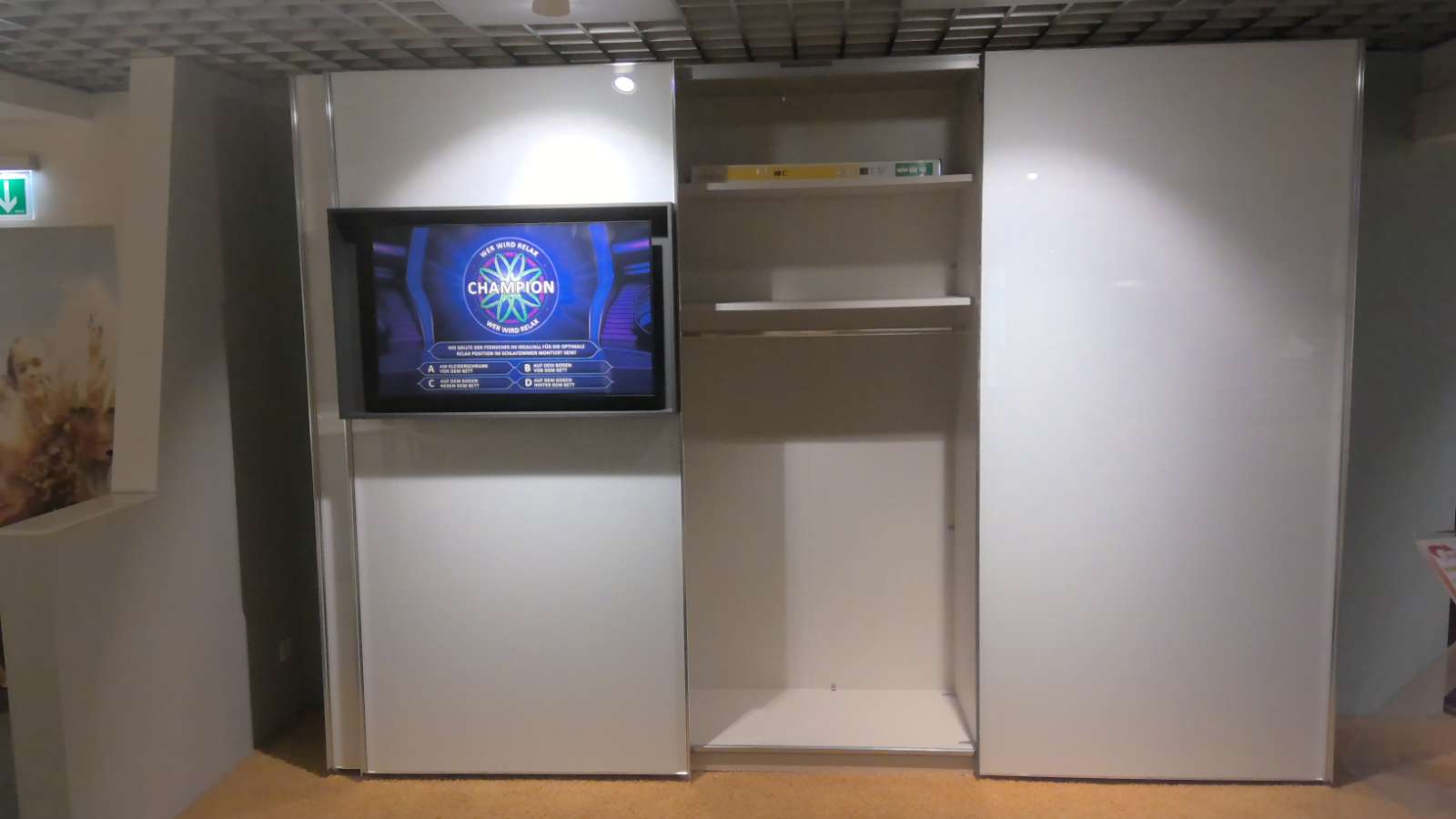 Staud Schwebetürenschrank Media-Flat, weiß, ca. 336x240x68 cm