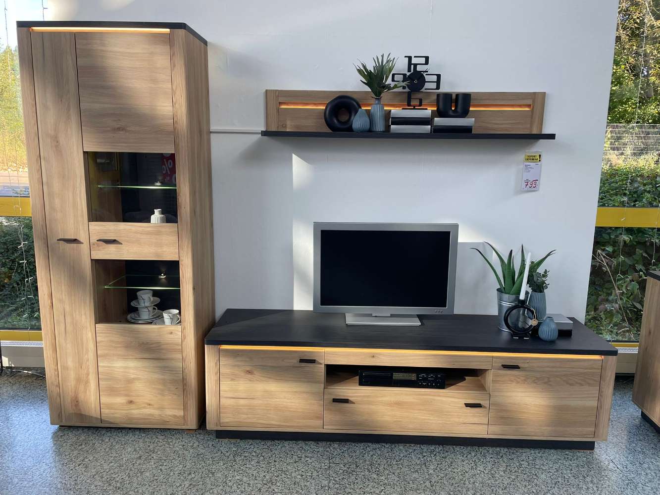 Wohnwand mit LED-Beleuchtung in Mauvella Oak / Carbon Eiche NB