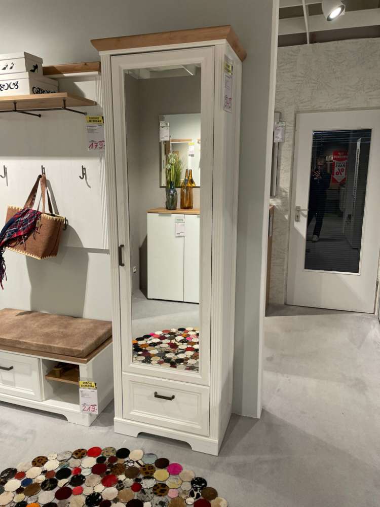 Garderobenschrank in Pinie hell / Artisan Eiche NB