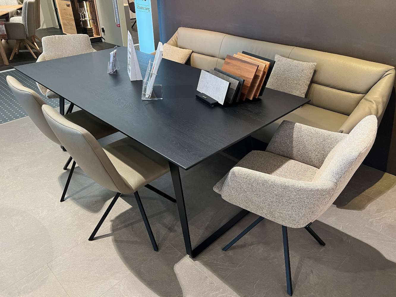 Tischgruppe MUSTERRING JustB!