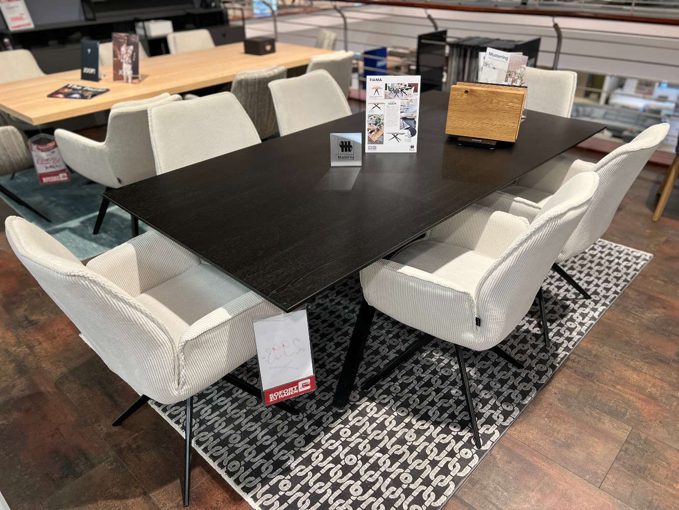 Tischgruppe MUSTERRING Tiama