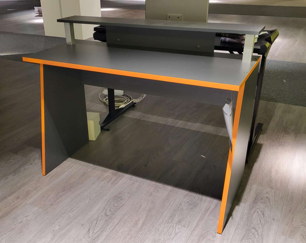 Gaming Schreibtisch Zocker 1