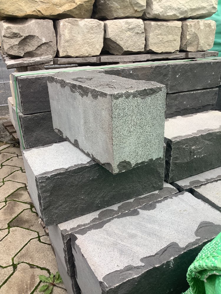 ⭐️ SONDERPOSTEN ⭐️ – Modulmauerstein, Basalt, 12x15x30cm