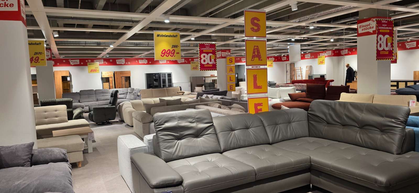 Großes Möbeloutlet