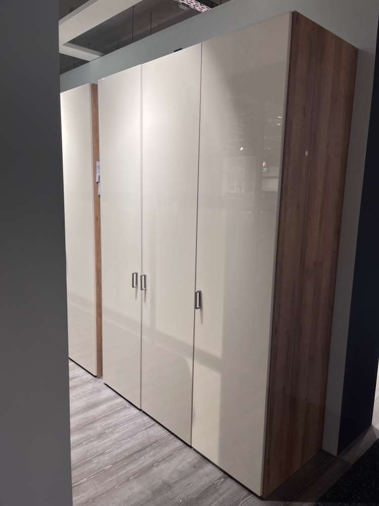 Dreamer Drehtürenschrank