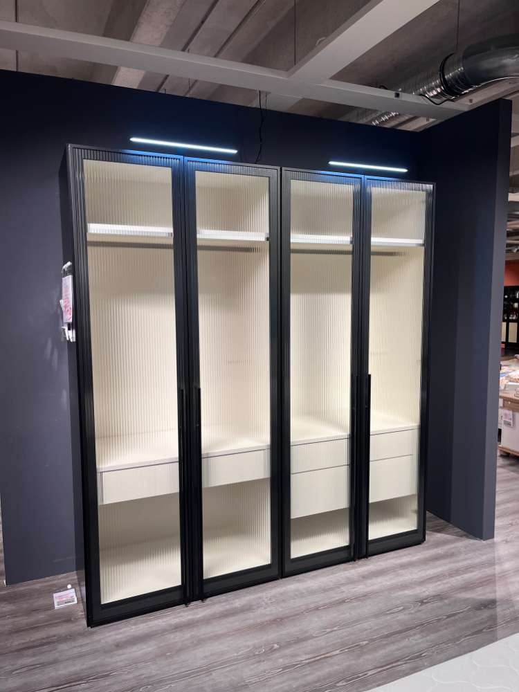 Drehtürenschrank 4 türig