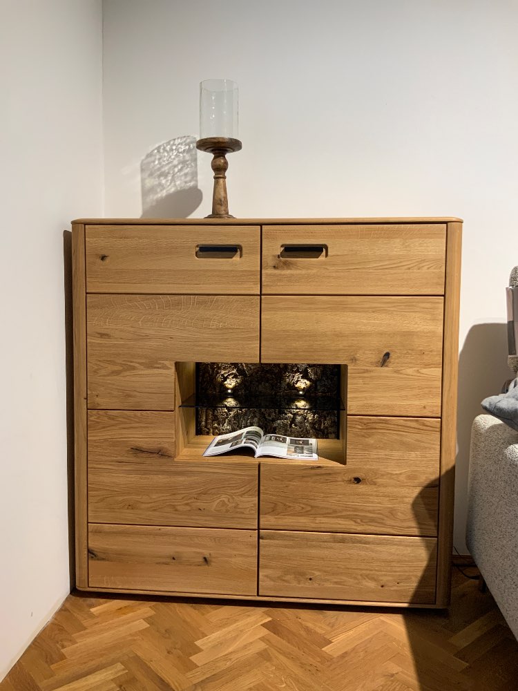 Highboard Eiche massiv mit 2 Türen, Glasboden  und Beleuchtung