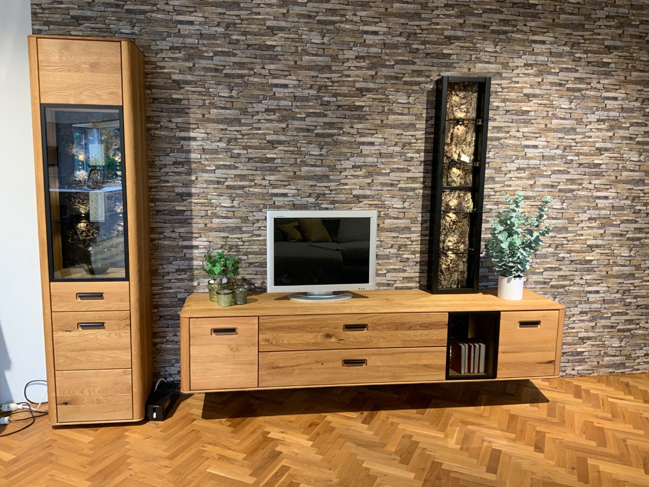 Wohnwand Fernsehschrank Eiche mit Schubladen und Beleuchtung