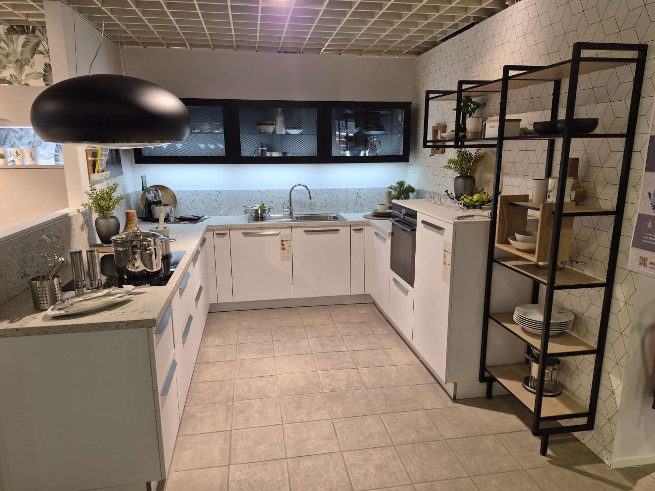 Nolte Feel U Küche mit Design Inselhaube